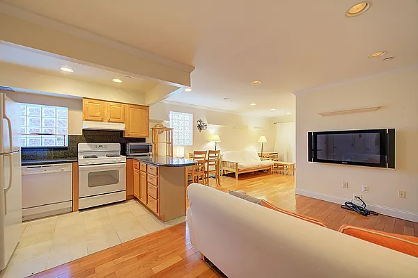 Sold by Landmarc Group | media 31