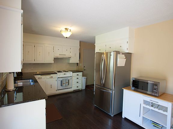 4th image of 2427 E 10th St