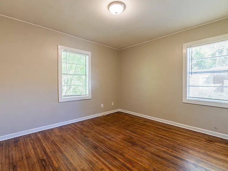1677 Echles St — Photo 4