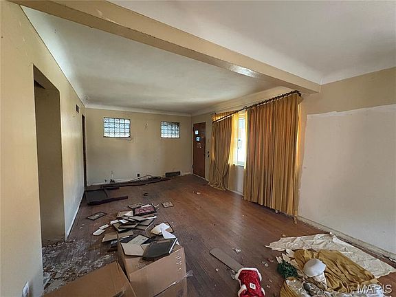 5th image of 4414 Dryden Ave