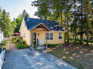 66 9th St, Collingwood, ON L9Y2G2