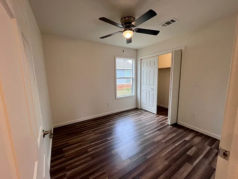 2430 College St — Photo 14