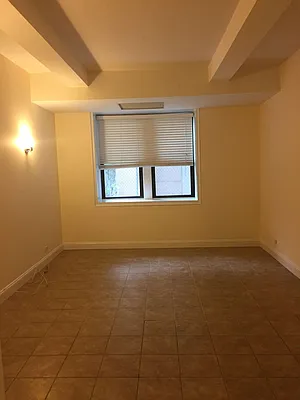 Rented by Aidonis Realty | media 14