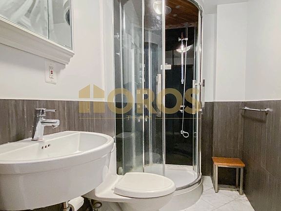5th image of 510 E 11th St APT 2