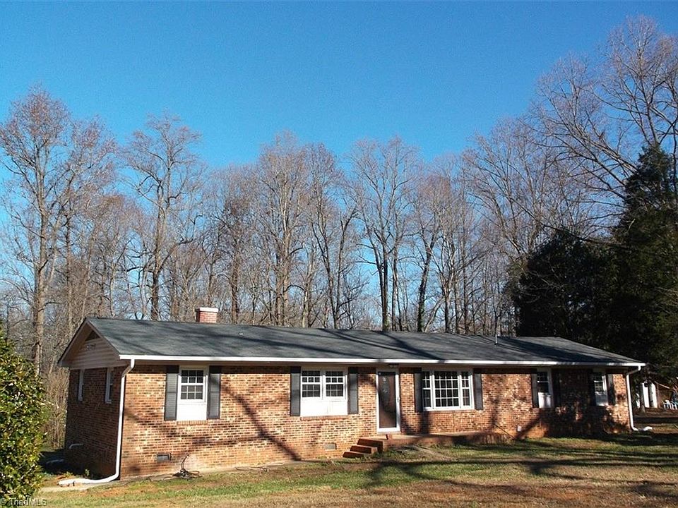 1st image of 585 Cedar Ln