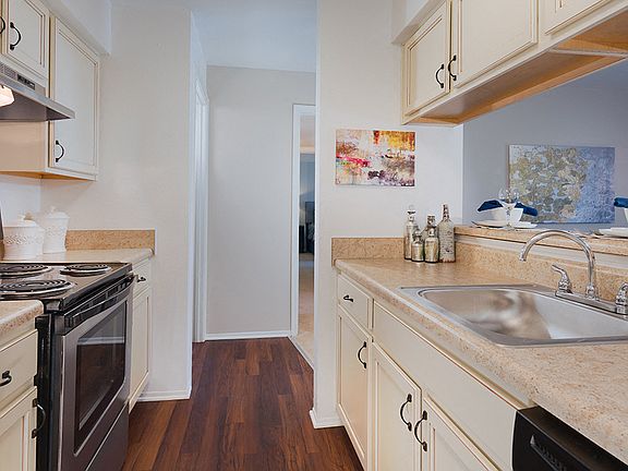4th image of 14101 Kristin Ct #B19-202