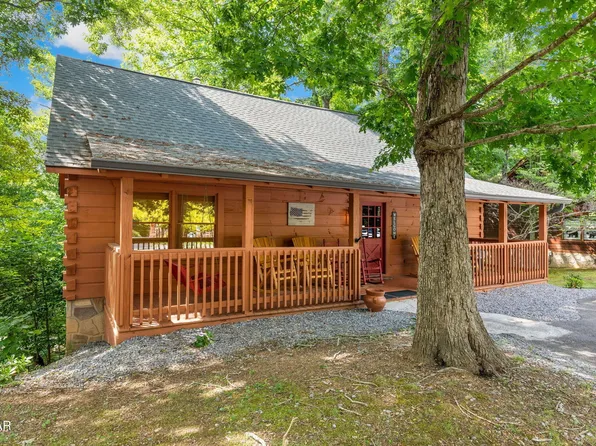 683 Kings Hills Blvd, Pigeon Forge, TN 37863