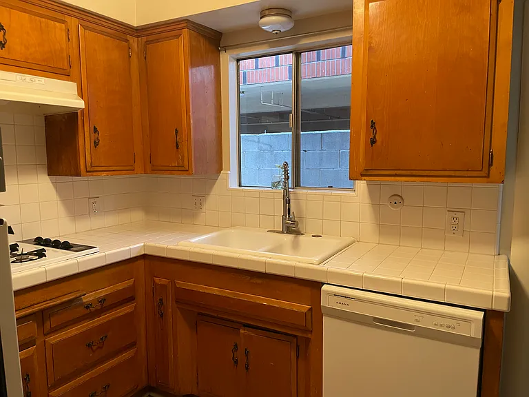 1161 Linden Ave #1 — Photo 9