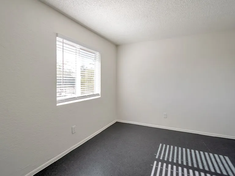 2234 W Hazelwood St — Photo 7