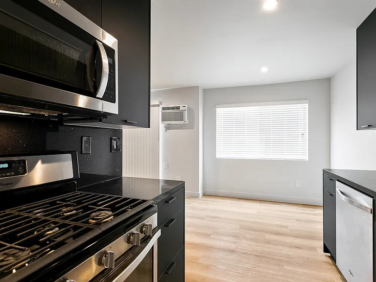 243 S Park View St #4 — Photo 2