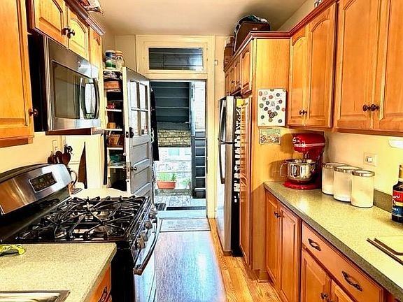 5th image of 834 Washington St #6