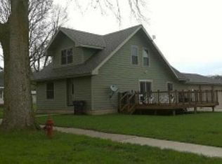 102 College St, Peterson, IA 51047