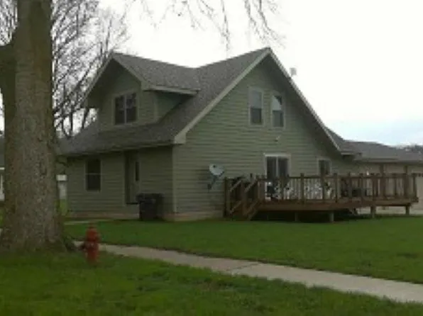102 College St, Peterson, IA 51047