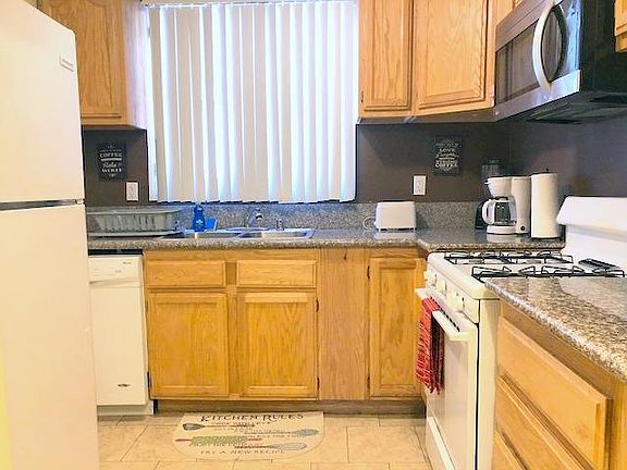 4th image of 1533 N Bronson Ave