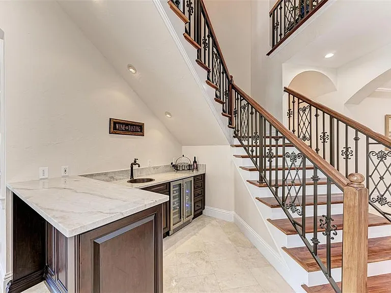 14 N Washington Dr — Photo 22