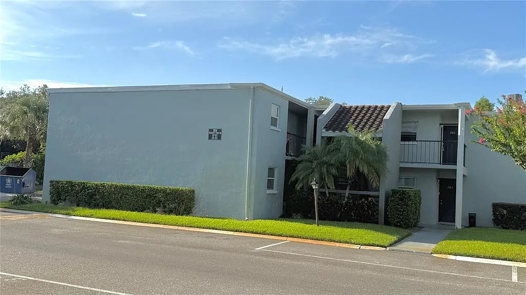 1 bed, 1.0 bath, 742 sqft, $1,150 — Photo 1
