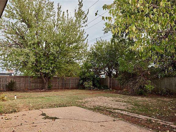 5th image of 2304 NW 109th St