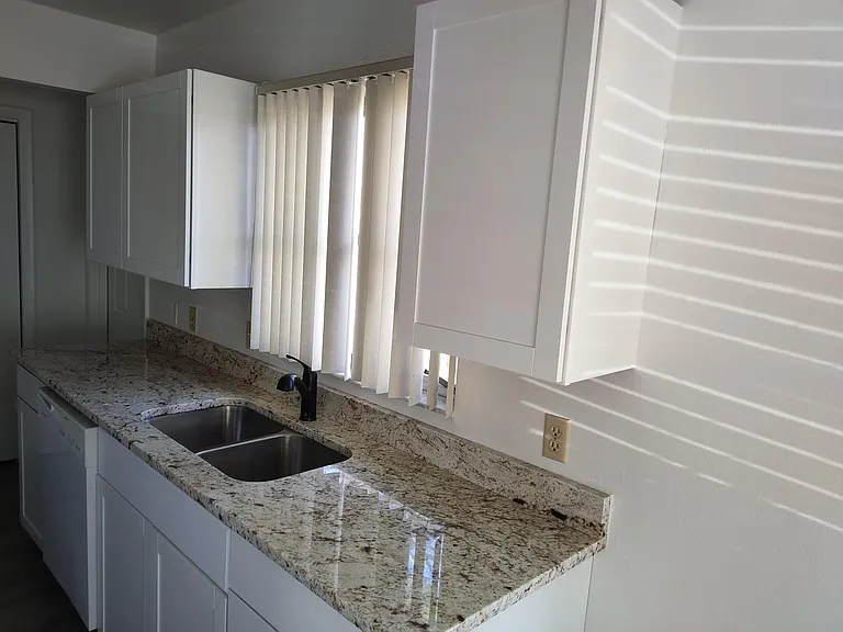 2161 Pueblo Cir #V-16 — Photo 11