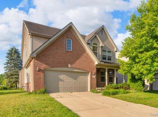 1143 Polo Dr, South Lyon, MI 48178