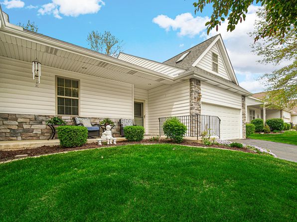 2726 White Pine Cir, Valparaiso, IN 46383