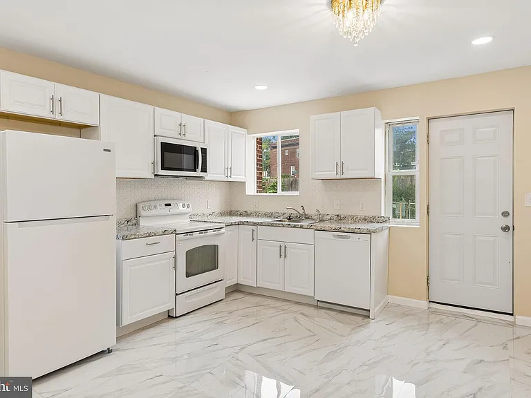 4706 Alhambra Ave — Photo 5