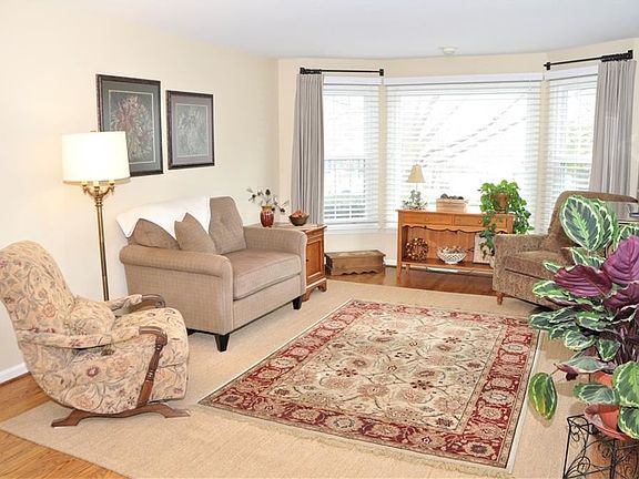 5th image of 19 Kalleston Dr
