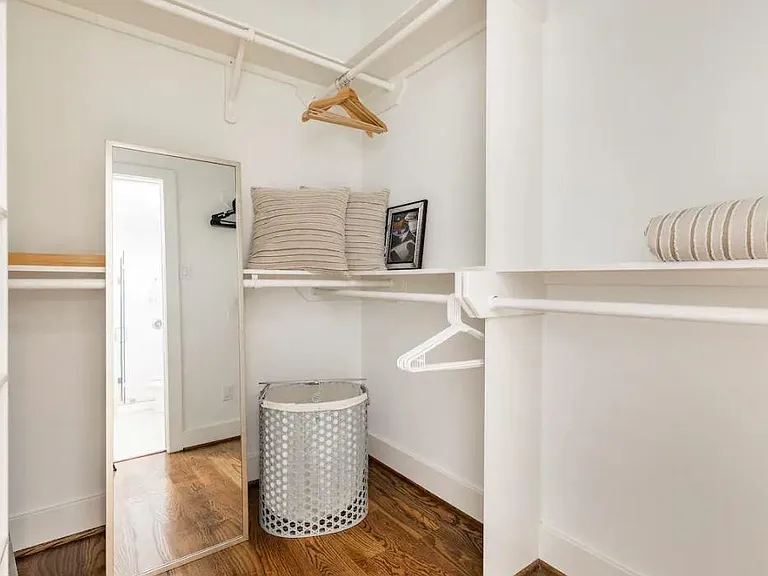 2525 Calumet St — Photo 10