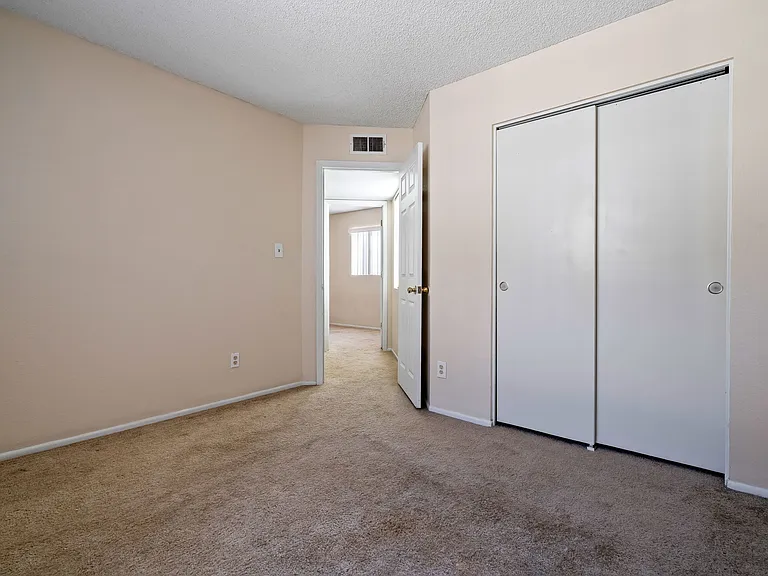 26-web-or-mls-1742 E Pepper Cir Apt 4--23_12132024