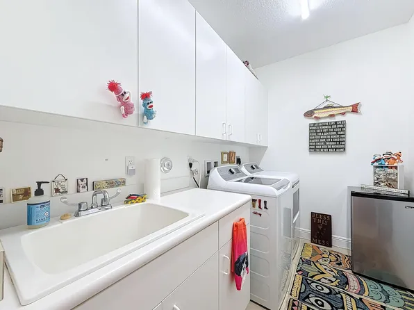 2032 Foxtail View Court, West Palm Beach, FL 33411