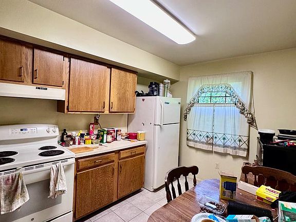 5th image of 33 Brucester Bridge Ct
