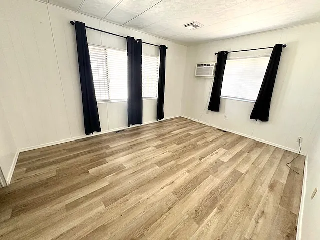 945 Holly St — Photo 15