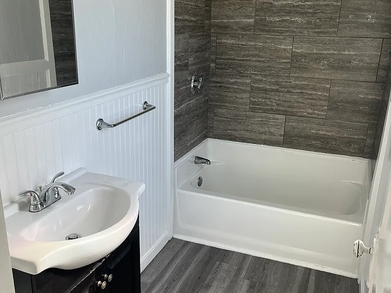 18 Foster St #3R — Photo 6
