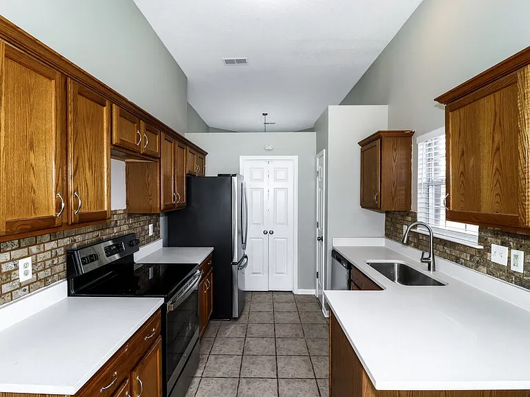 5560 Mary Ln — Photo 10