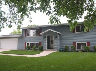 220 Lilac Ln, Belgium, WI 53004