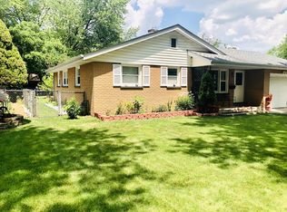 928 Sioux Dr, Elgin, IL 60120