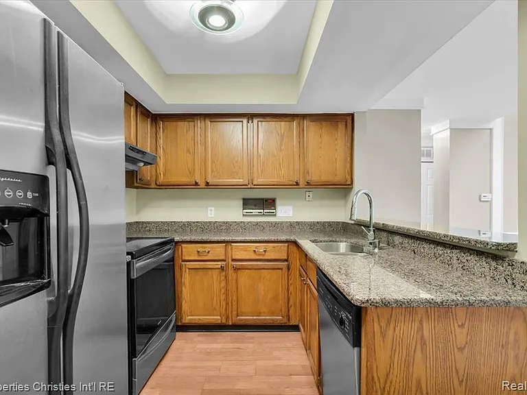 6651 Hearthside Ct — Photo 9