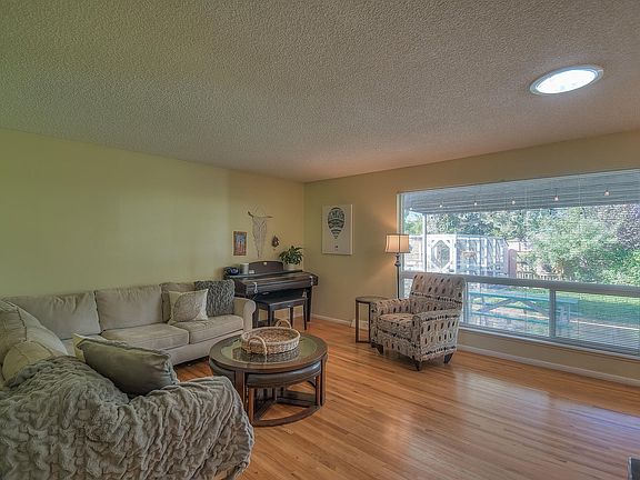 5th image of 3219 Rhode Island Dr NE