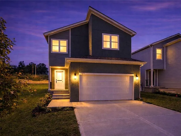707 Glenn Cir — Photo 11
