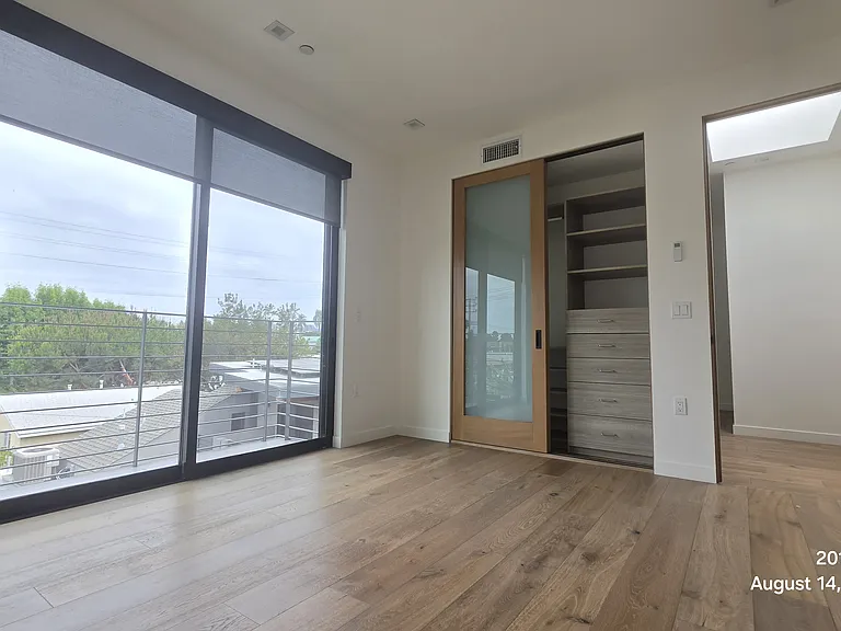 2011 Barry Ave — Photo 18