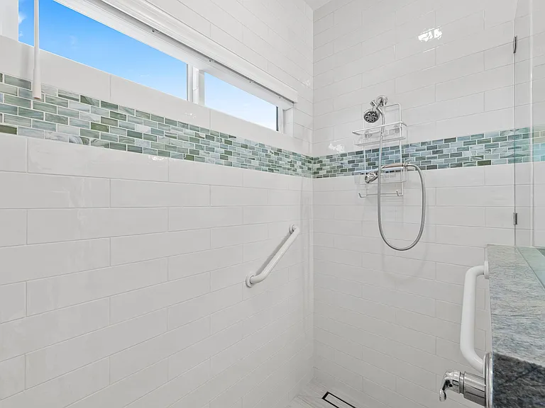 560 Diana Ave — Photo 39