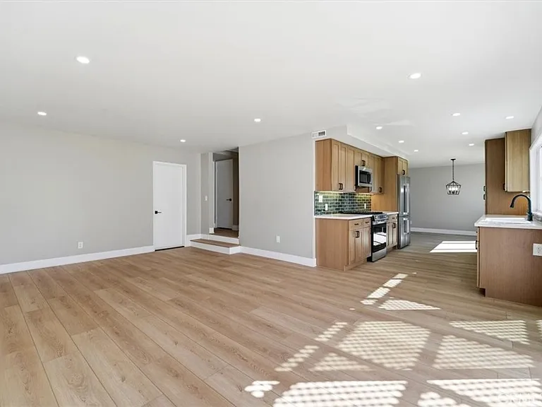 1613 Darcy Ave — Photo 20