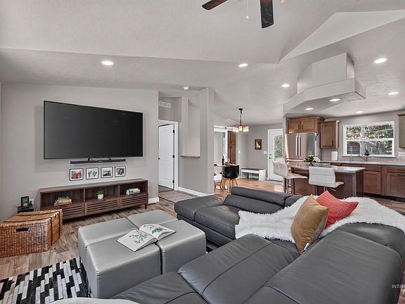 5th image of 185 Dutch Oven Ln