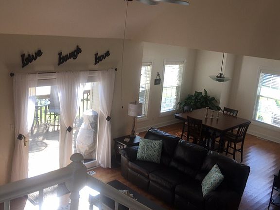 3rd image of 107 Stonebrook Dr
