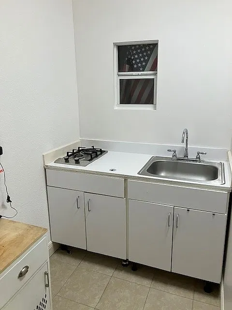Studio, 170 sqft, $875 — Photo 3
