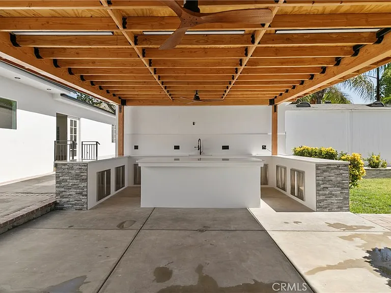 536 Hampton Rd — Photo 3