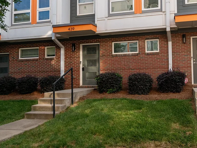 439 Southend Crossing Ln — Photo 2