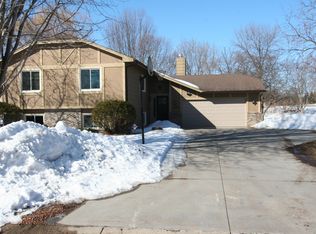 2396 Maxwell Ln, Chaska, MN 55318