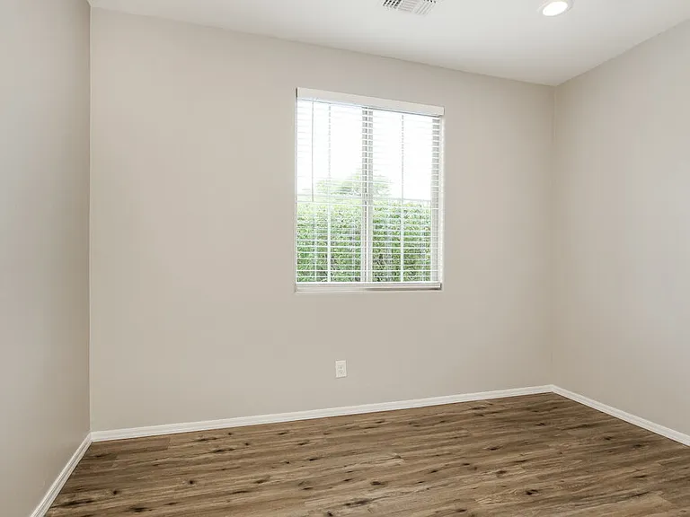 6114 S 30th Ln — Photo 13