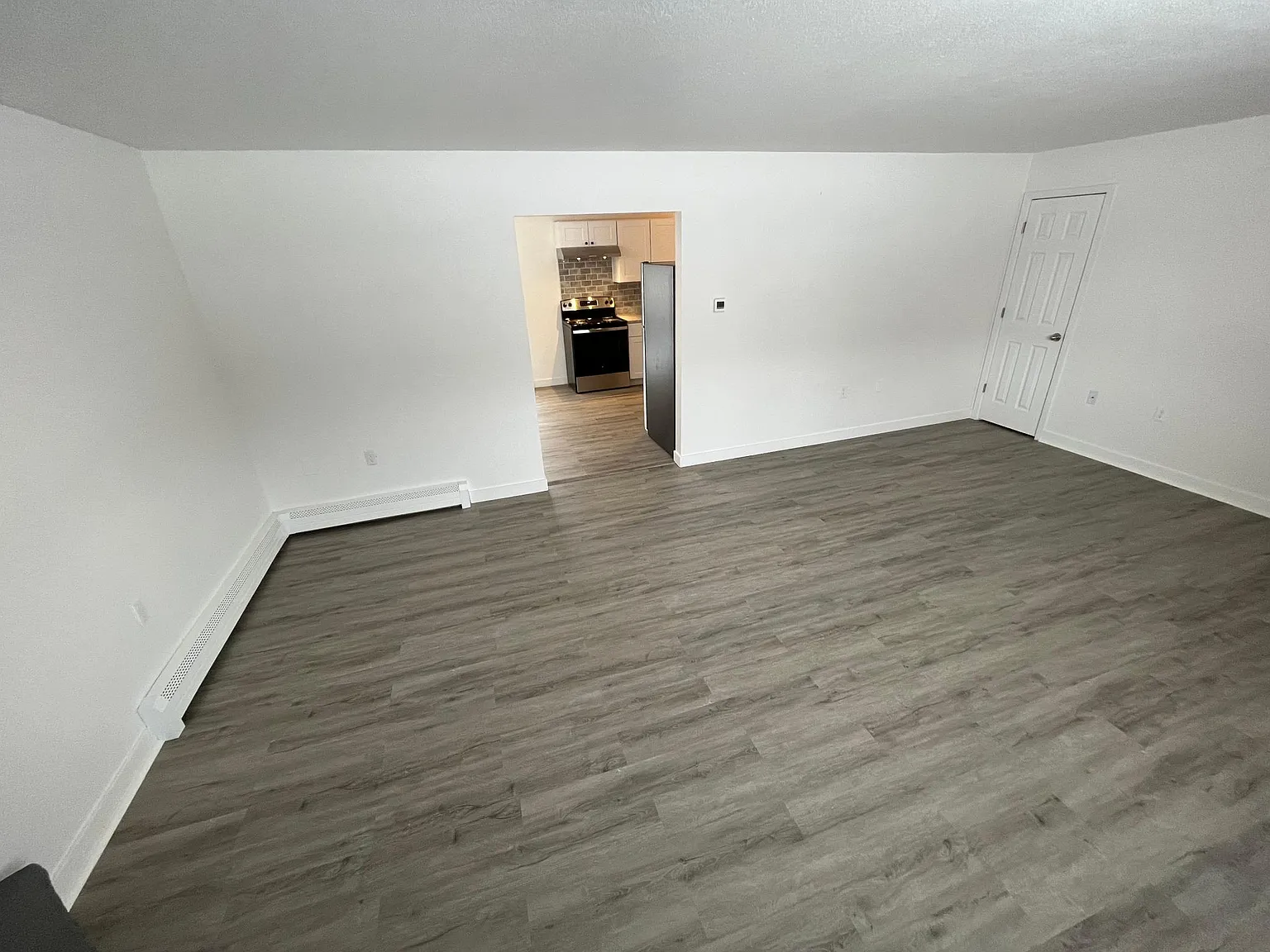 3 bed, 1.5 bath, 1500 sqft, $2,200 — Photo 2