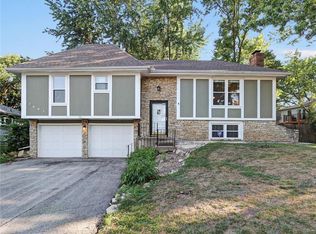 2001 E Cherokee Ln, Olathe, KS 66062
